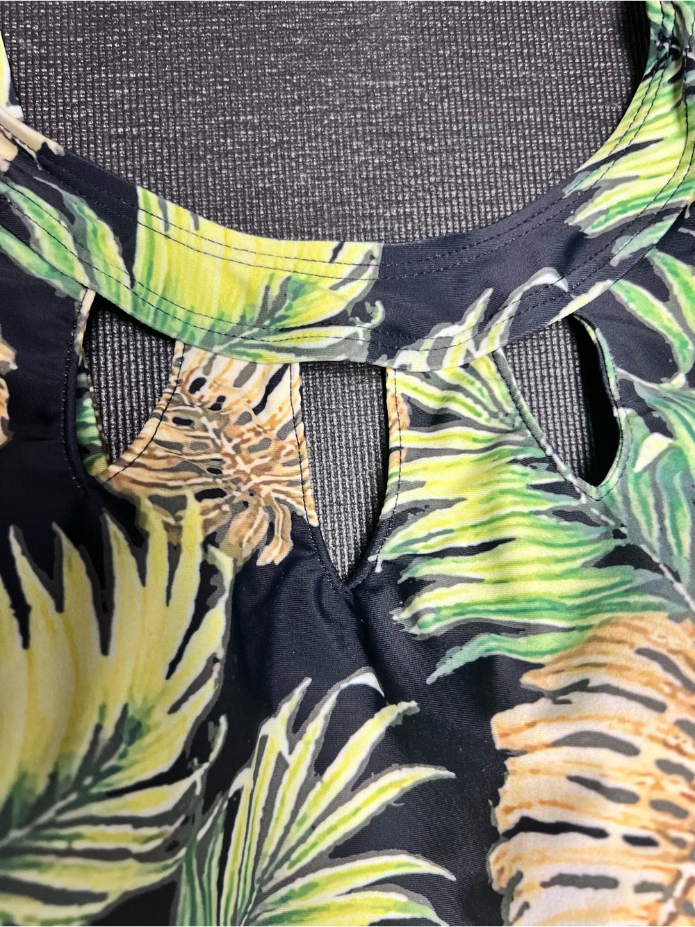 SEPTANGLE Tropical Leaf Halter & KEYHOLES Tankini Top - Black, Green & Yellow - Picture 4 of 12